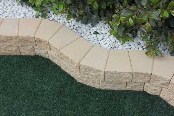 Apex: Easy Edge Garden Edging