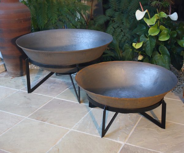 Fire Pit 750mm & Cubist Stand