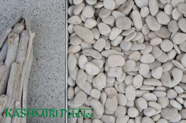Kashmiri Pebbles Natural Ivory - 20kg Bag