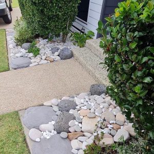 Kashmiri Pebbles: Volcanic Lava Rocks 200-300mm